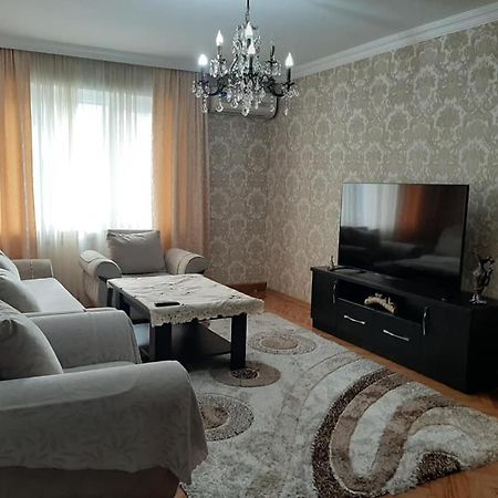 Apartment Жужуна バトゥーミ エクステリア 写真