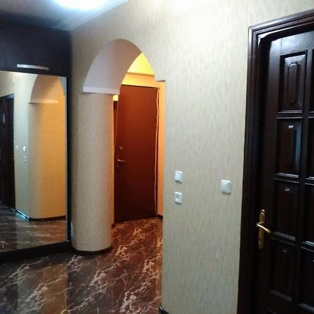 Apartment Жужуна バトゥーミ エクステリア 写真