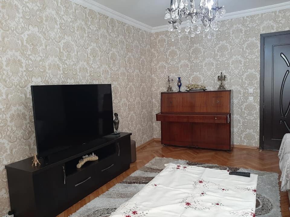 Apartment Жужуна バトゥーミ エクステリア 写真