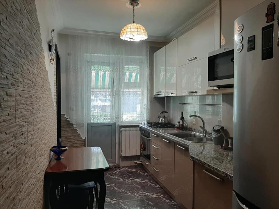 Apartment Жужуна バトゥーミ エクステリア 写真