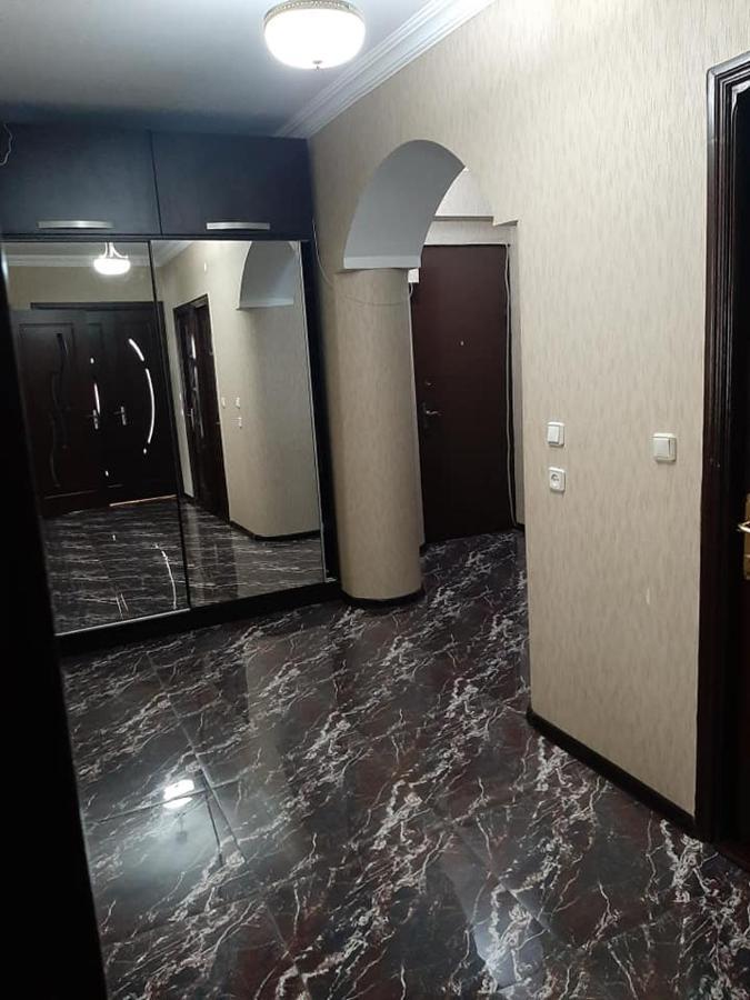 Apartment Жужуна バトゥーミ エクステリア 写真