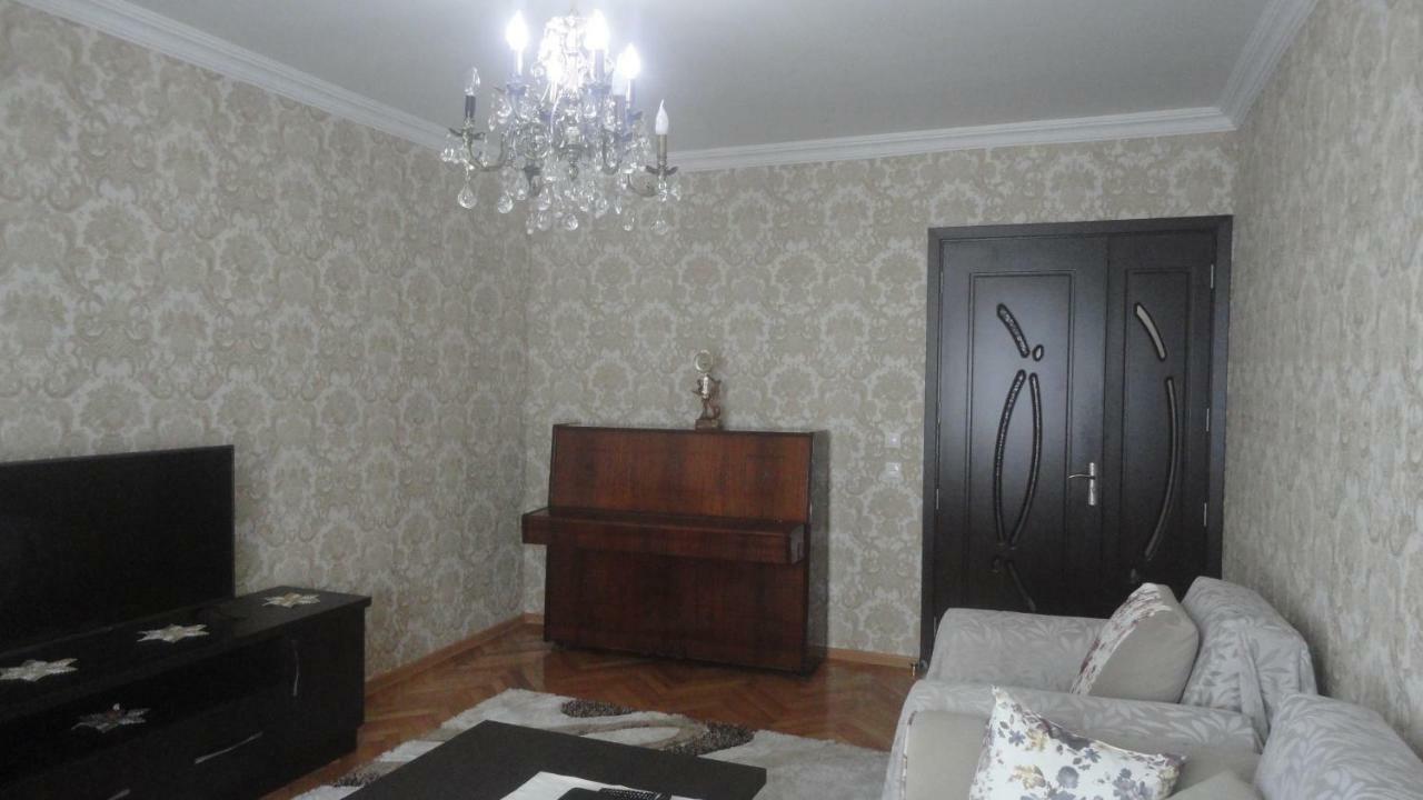 Apartment Жужуна バトゥーミ エクステリア 写真