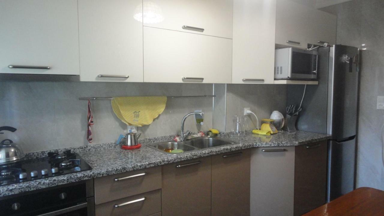 Apartment Жужуна バトゥーミ エクステリア 写真